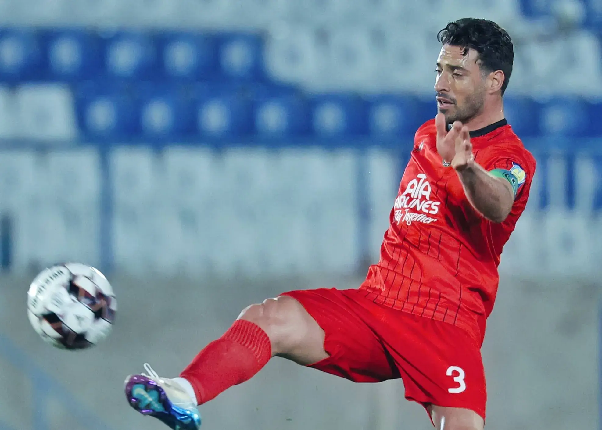 خلیل‌زاده: با شمشیر به استادیوم آمده بودند!