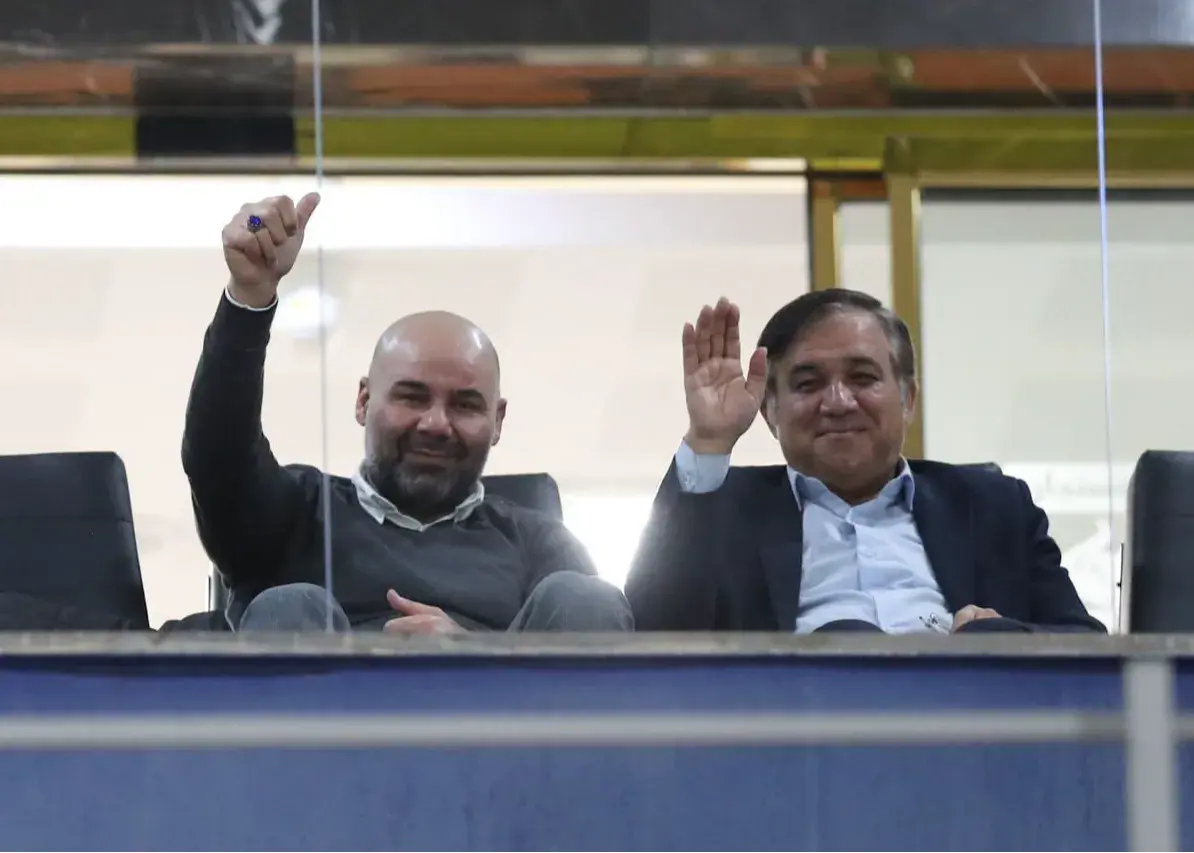 رونمایی از سرمربی جدید استقلال در جایگاه وی‌آی‌پی