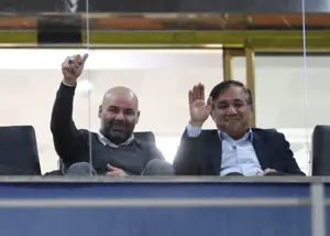 رونمایی از سرمربی جدید استقلال در جایگاه وی‌آی‌پی