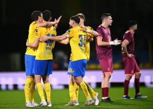 نمایش دیوانه‌وار صیادمنش تا 2+90