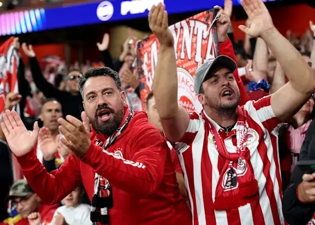 لشکرکشی المپیاکوس: با ماشین، هواپیما و اتوبوس