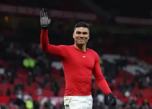 کریک جانشین کاسمیرو را پیدا می‌کند