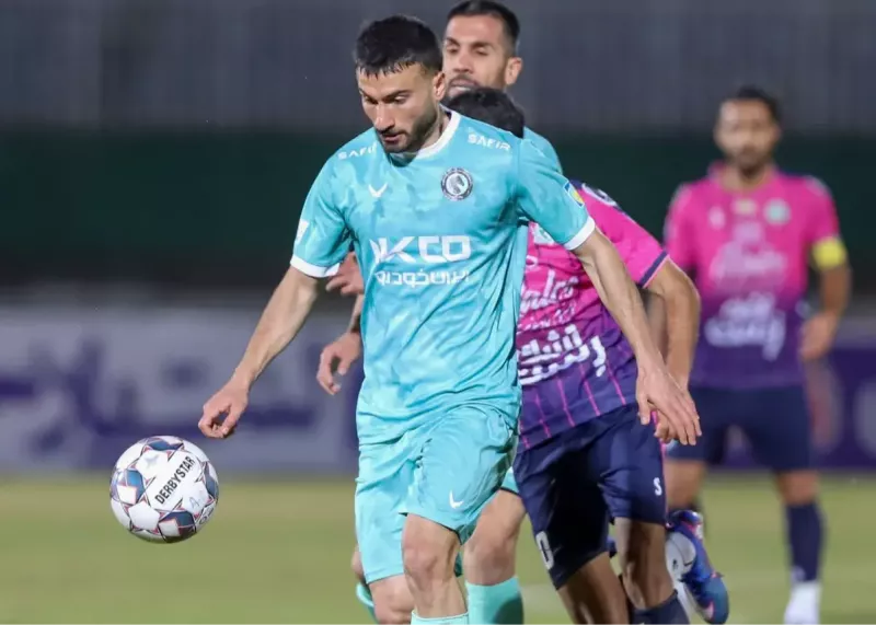 سد راه گل‌های جعفری با دست خلیفه (عکس)