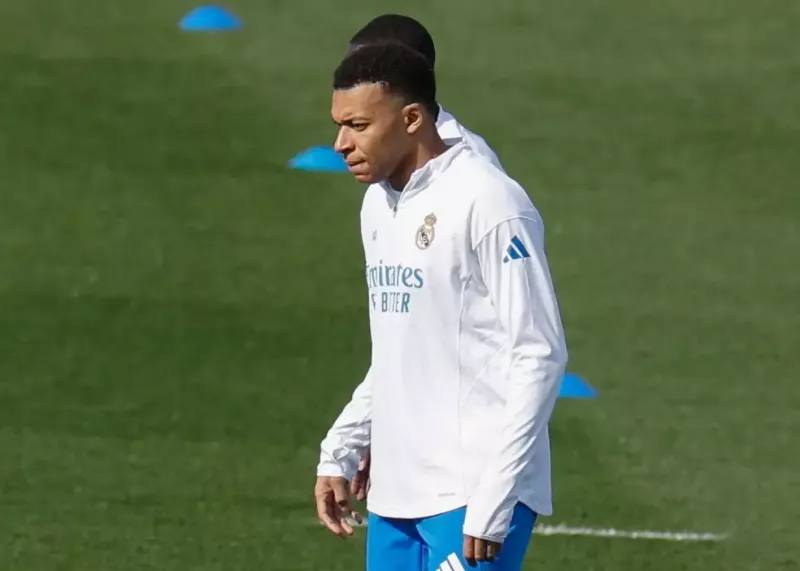 هشدار برای رئال مادرید: درد زانوی امباپه برگشت!