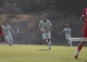 ستاره خارجی تراکتور در مرخصی