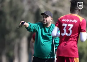 اخباری با ظاهر متفاوت در تمرین (عکس)