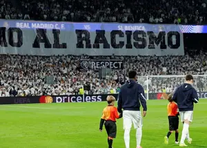 هوداران بنفیکا به وینیسیوس رحم نکردند!