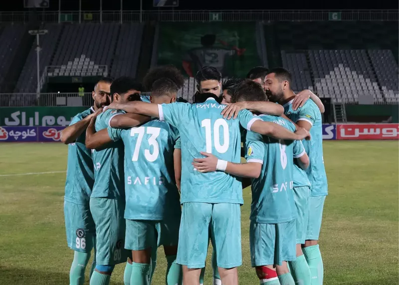 شعار ویژه پیکان برای سپاهان با استفاده از چشم اسب!