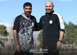 استقبال از مربی محبوب در تمرین استقلال