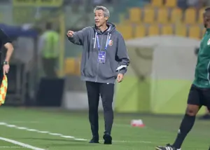 سوسا: داوران اماراتی از خارجی‌ها خیلی بهترند