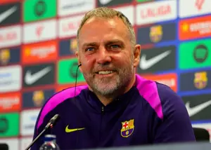 فلیک: 100 بازی دیگر روی نیمکت بارسلونا هستم