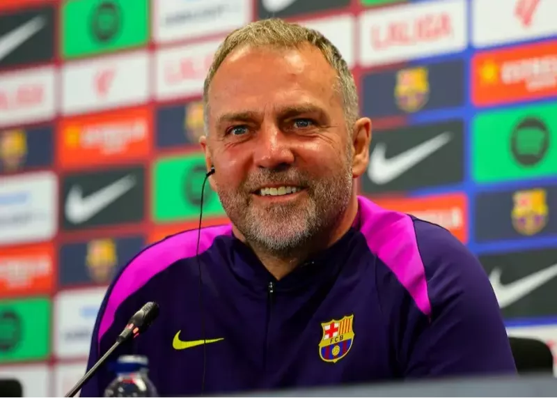 فلیک: 100 بازی دیگر روی نیمکت بارسلونا هستم