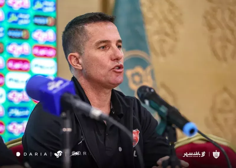 حرفهای سرمربی پرسپولیس درباره درگیری دو بازیکن!