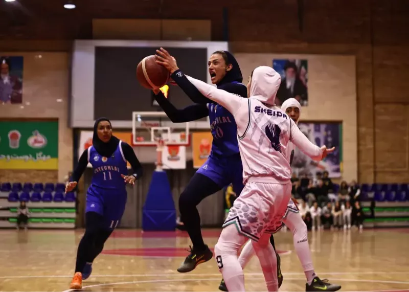 استقلال با یک دست جام قهرمانی را لمس کرد!