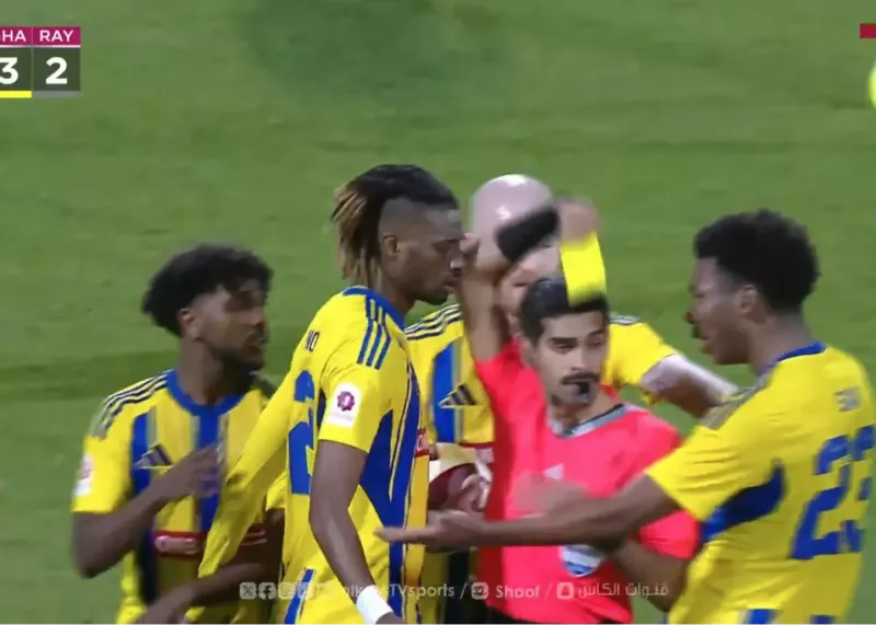 درگیری فیزیکی با داور در لیگ قطر (عکس)
