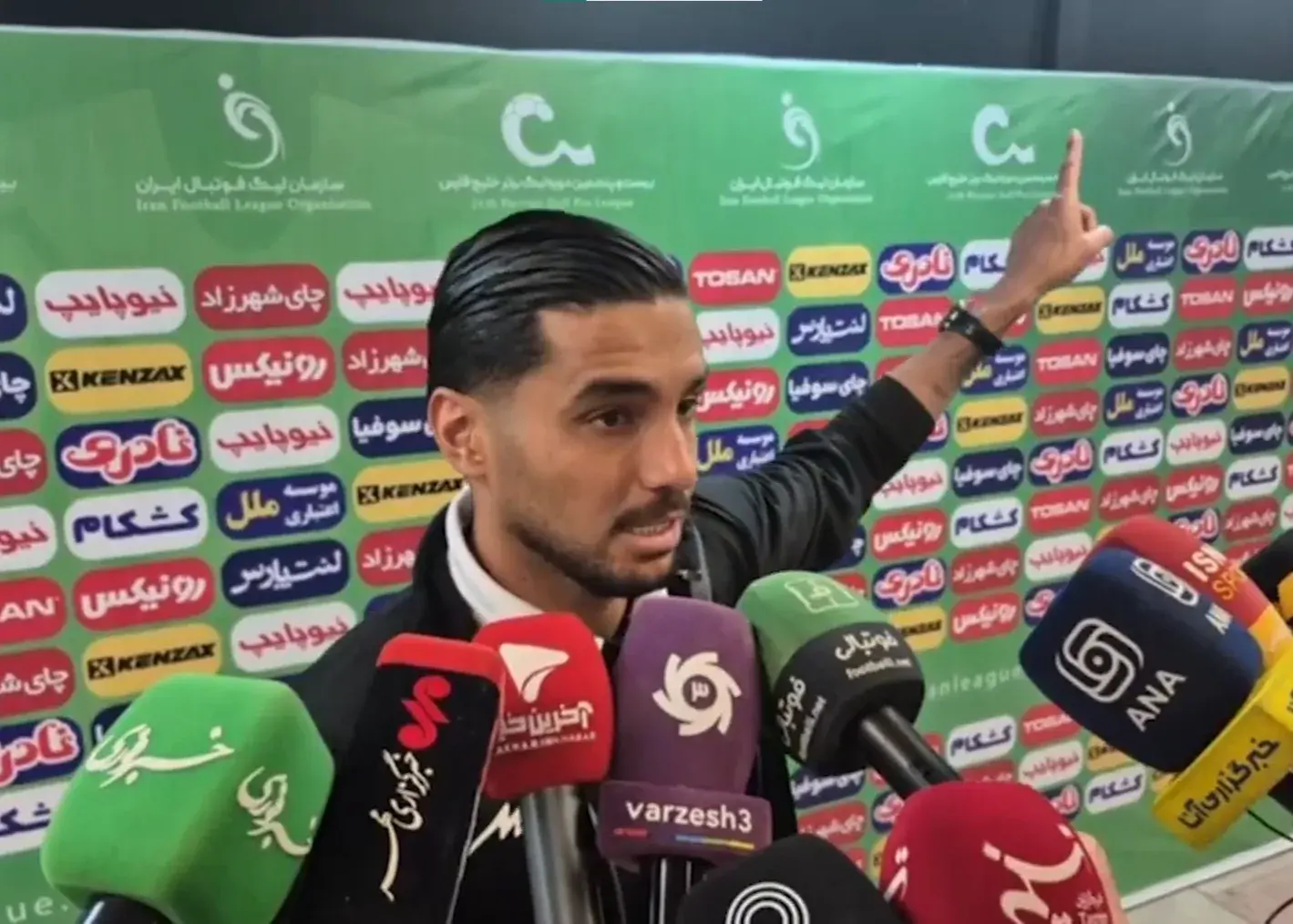 شریفی: مظلوم هستیم و علیه ما سوت میزنند