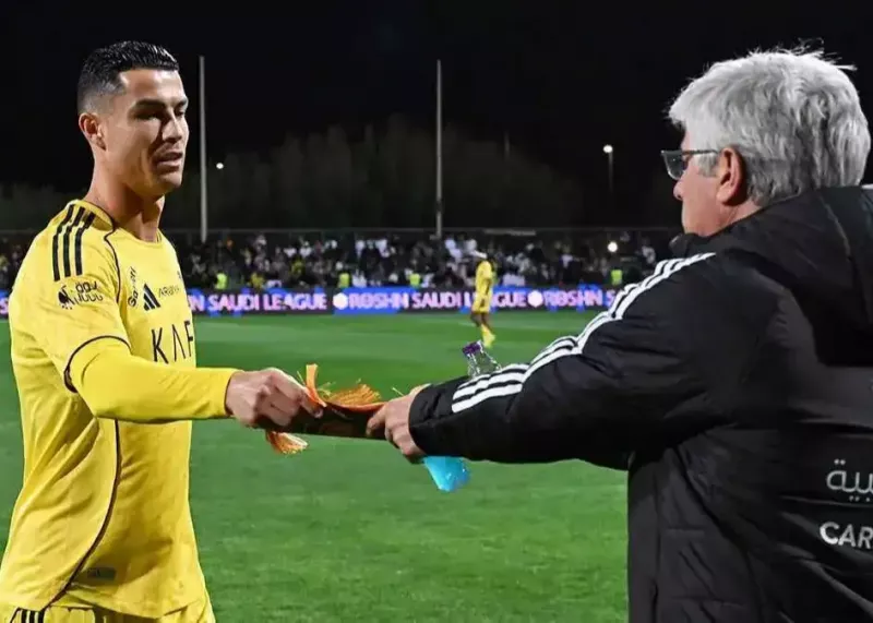 رونالدو بازوبند را با خود به خانه برد!