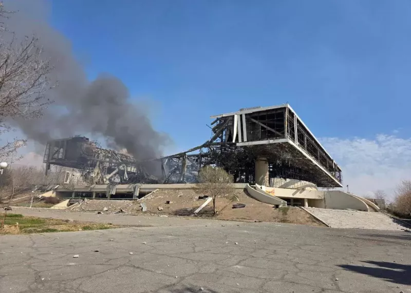 بمباران و تخریب کامل سالن 12 هزارنفری آزادی 