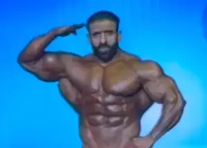 سلام نظامی چوپان روی استیج آرنولد کلاسیک