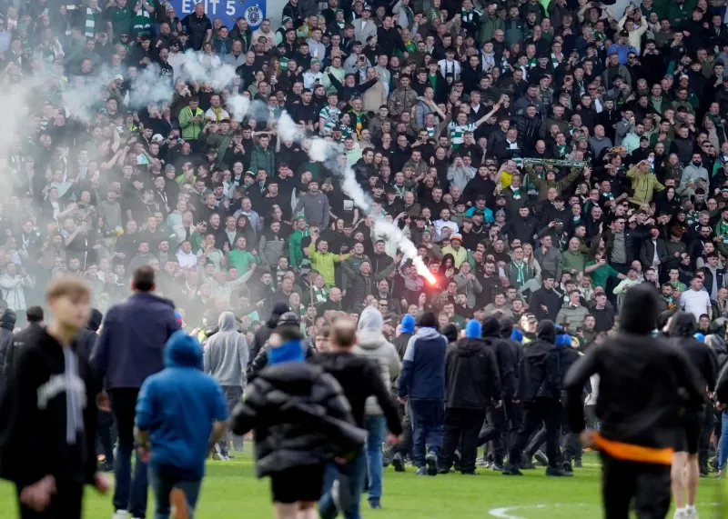 جنگ تن به تن تماشاچی‌ها در دربی اسکاتلند!