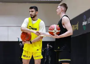 ستاره تیم ملی بسکتبال در شرق آسیا ماندگار شد