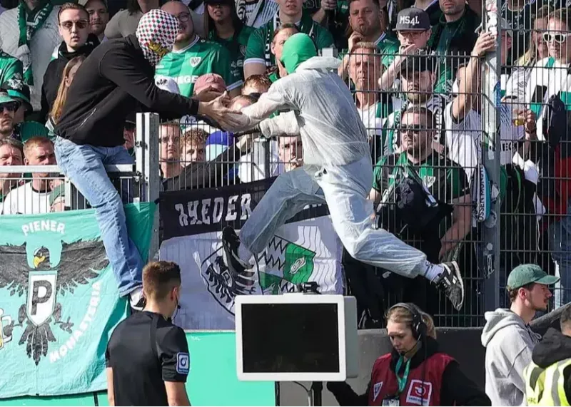 رسوایی در آلمان: مانیتور وی‌ای‌آر را از برق کشیدند!