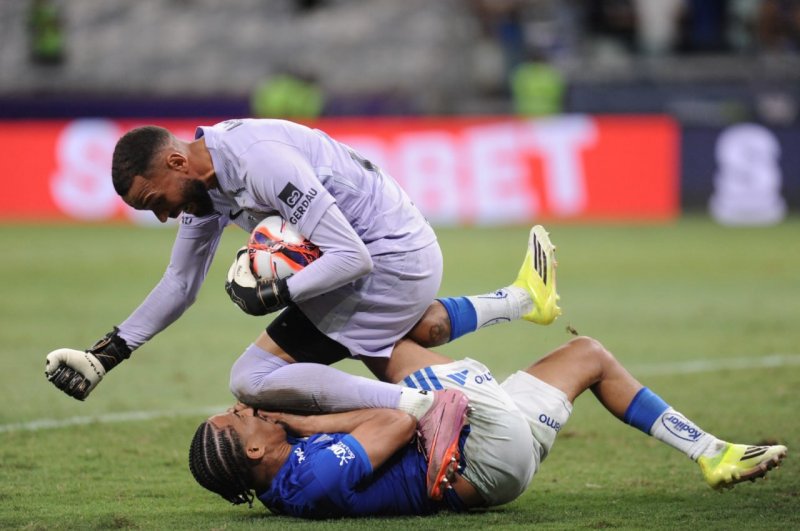 جنجالی‌ترین دروازه‌بان برزیل قرار دعوا گذاشت