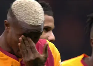 اشک‌های اوسیمن در شب خاص گالاتاسرای (عکس)