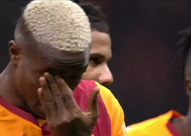 اشک‌های اوسیمن در شب خاص گالاتاسرای (عکس)