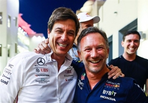 برنامه مرسدس برای خرید سهام آلپاین