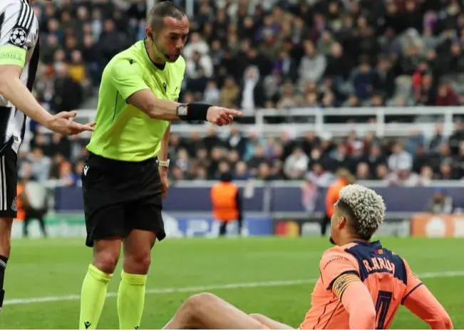 اعتراض ستاره بارسا به تصمیم داور روی گل نیوکسل