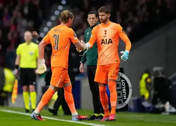 بی‌رحمانه‌ترین تعویض تاریخ: گلر بخت‌برگشته تاتنهام