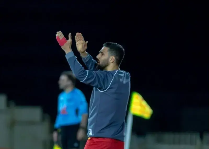 کسی ندید کاپیتان با انگشت شکسته پاس گل داد!