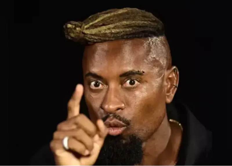 تو را آورده‌اند دیوارهای رختکن رئال را رنگ کنی!