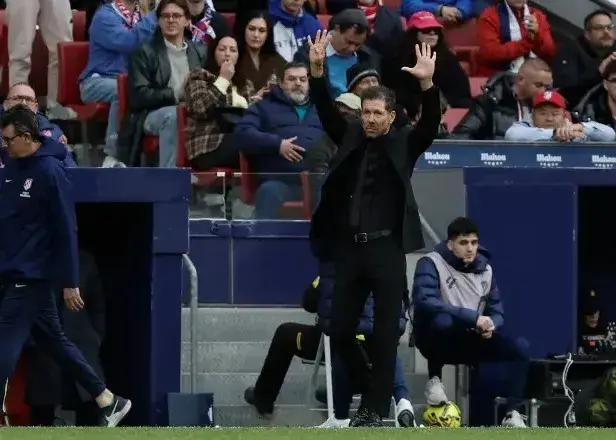 سیمئونه: سورلوث را با تعویض، نجات دادم