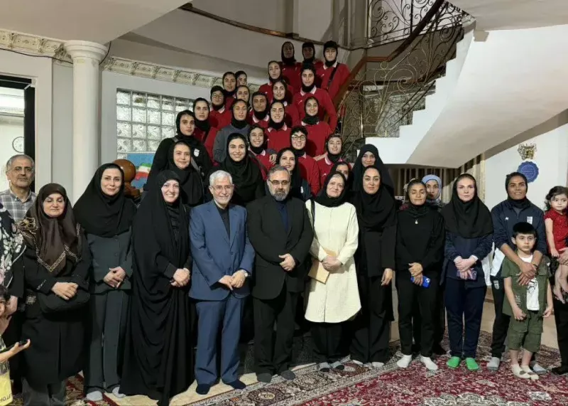 دیدار سفیر ایران در مالزی با اعضای تیم فوتبال زنان