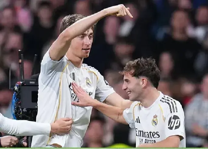 بِیبی رئال! حمله بازیکنان کاستیا به برنابئو