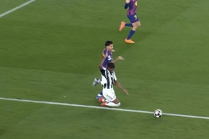 کارشناسی داوری صحنه جنجالی بازی بارسا و نیوکسل