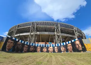 نقاشی جالب بر روی دیوار استادیوم مارادونا (عکس)