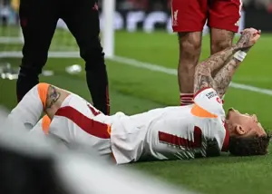 قطع انگشت مدافع گالاتاسرای در آنفیلد!