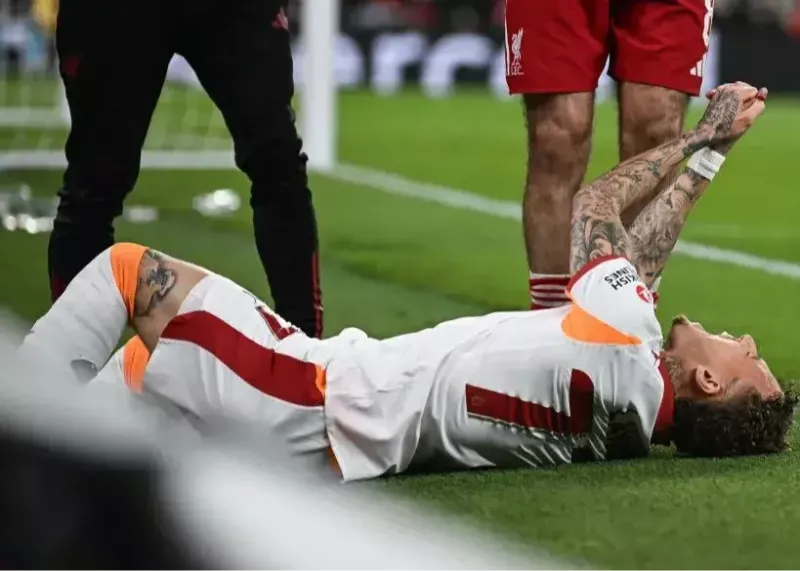 قطع انگشت مدافع گالاتاسرای در آنفیلد!