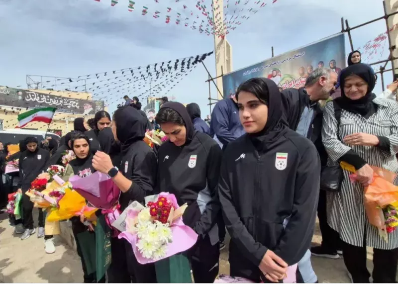استقبال زنجانی‌ها از دختران ملی‌پوش فوتبال (عکس)