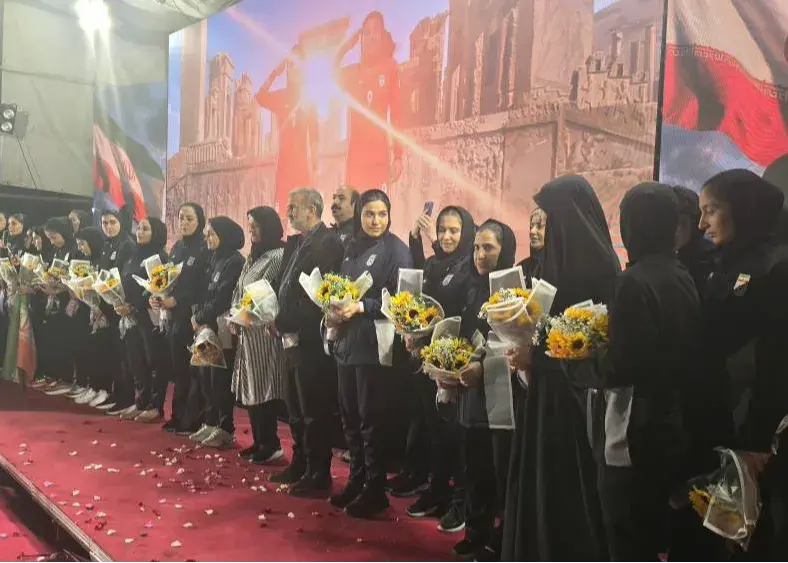 جشن میدان ولیعصر برای دختران ایران (عکس)