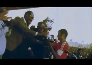 گینه ادعا کرد: جام قهرمانی ۱۹۷۶ را پس بدهید!