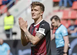 اکرت در خط حمله گل می‌خواهد