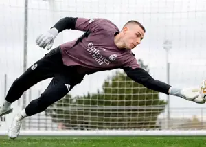 چالش غیرممکن جانشین بهترین گُلر جهان