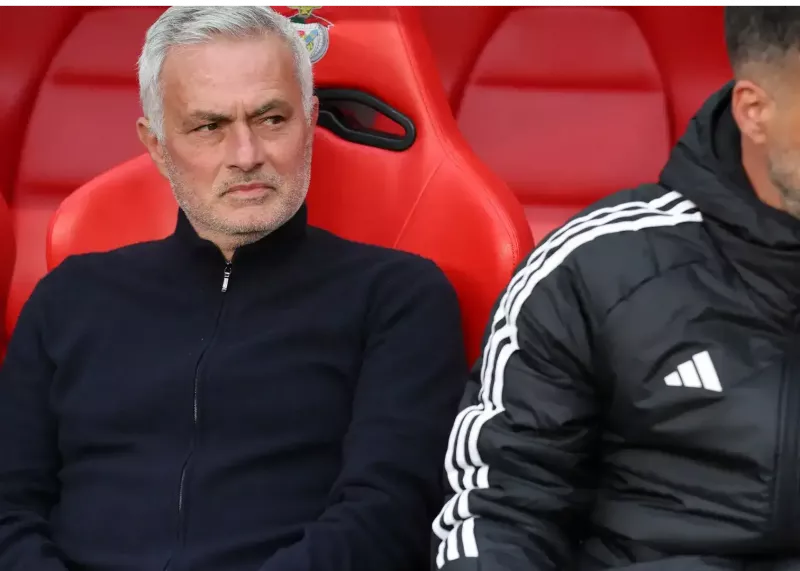 لحظه تلخ: گریه مورینیو کنار زمین درآمد (عکس)