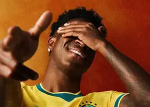 برزیل از پیراهن جام جهانی خود رونمایی کرد