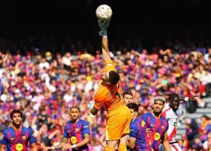 بارسلونا 1- رایو 0 | هفت امتیاز فاصله با مادرید!