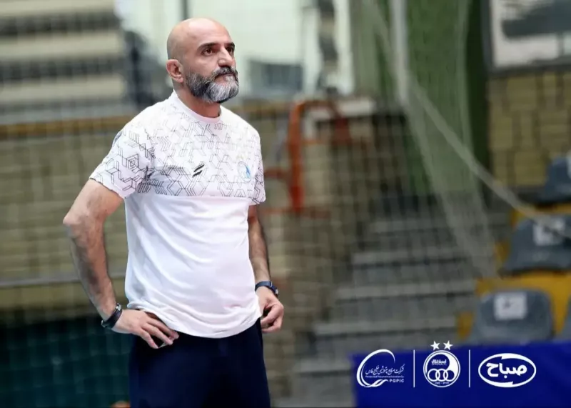 استقلال: سرمربی سابق ما در جنگ مجروح شد